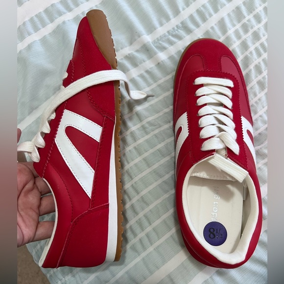 Madden Girl Brooklyn Retro Trainer Sneakers size 8.5 - Picture 2 of 8